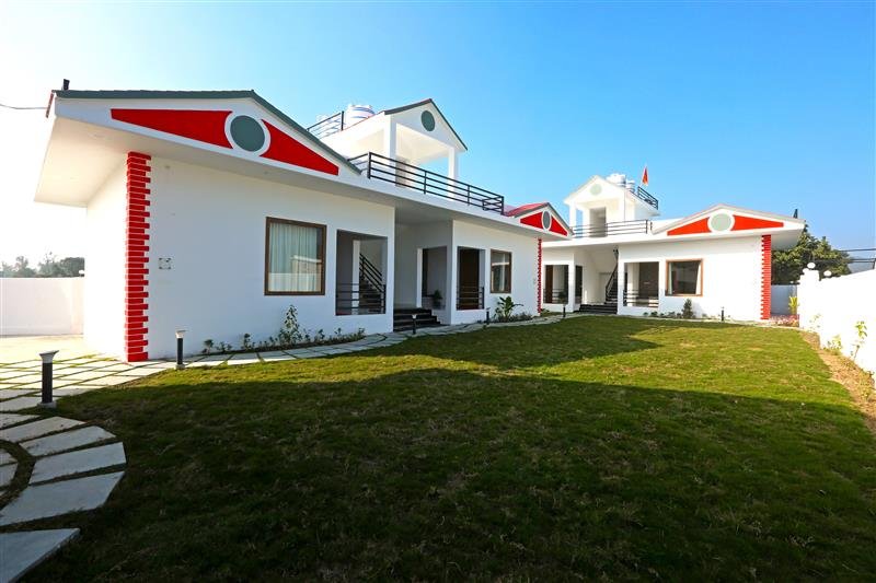 Pet-friendly luxury homestay with spacious lawns in Jim Corbett